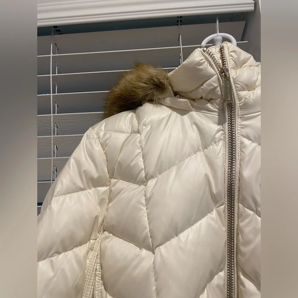 Michael Kors White Cream Mid Size Puffer Jacket With Faux Fur Hood - Picture 2 of 11